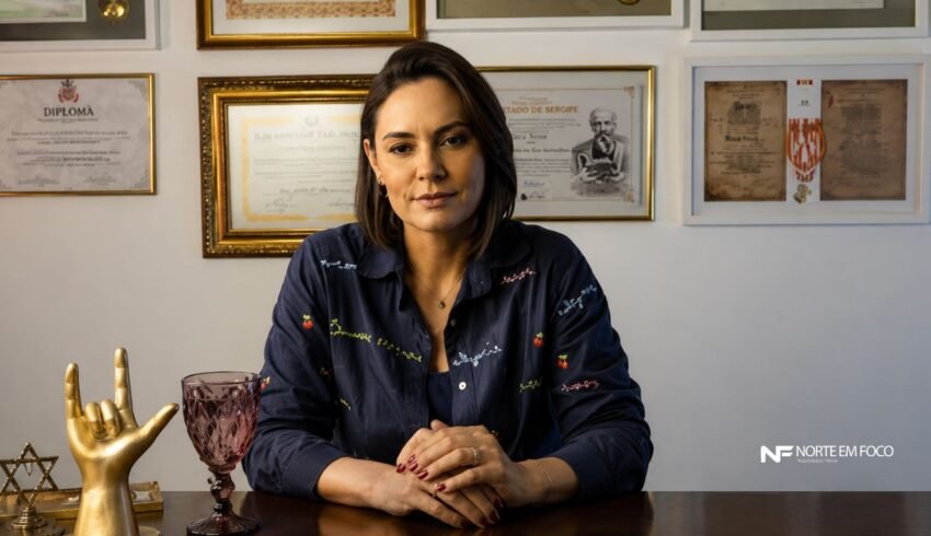 Michelle Bolsonaro acusa Flávio Bolsonaro de desrespeito em briga no PL