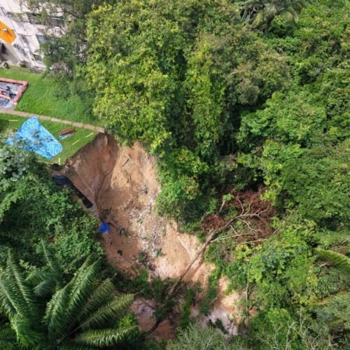 Moradores denunciam risco de desabamento e abandono em condomínio na zona centro-sul de Manaus