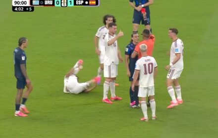 Uruguai cancela voo fretado após queda na Copa, e jogadores voltarão em avião comercial