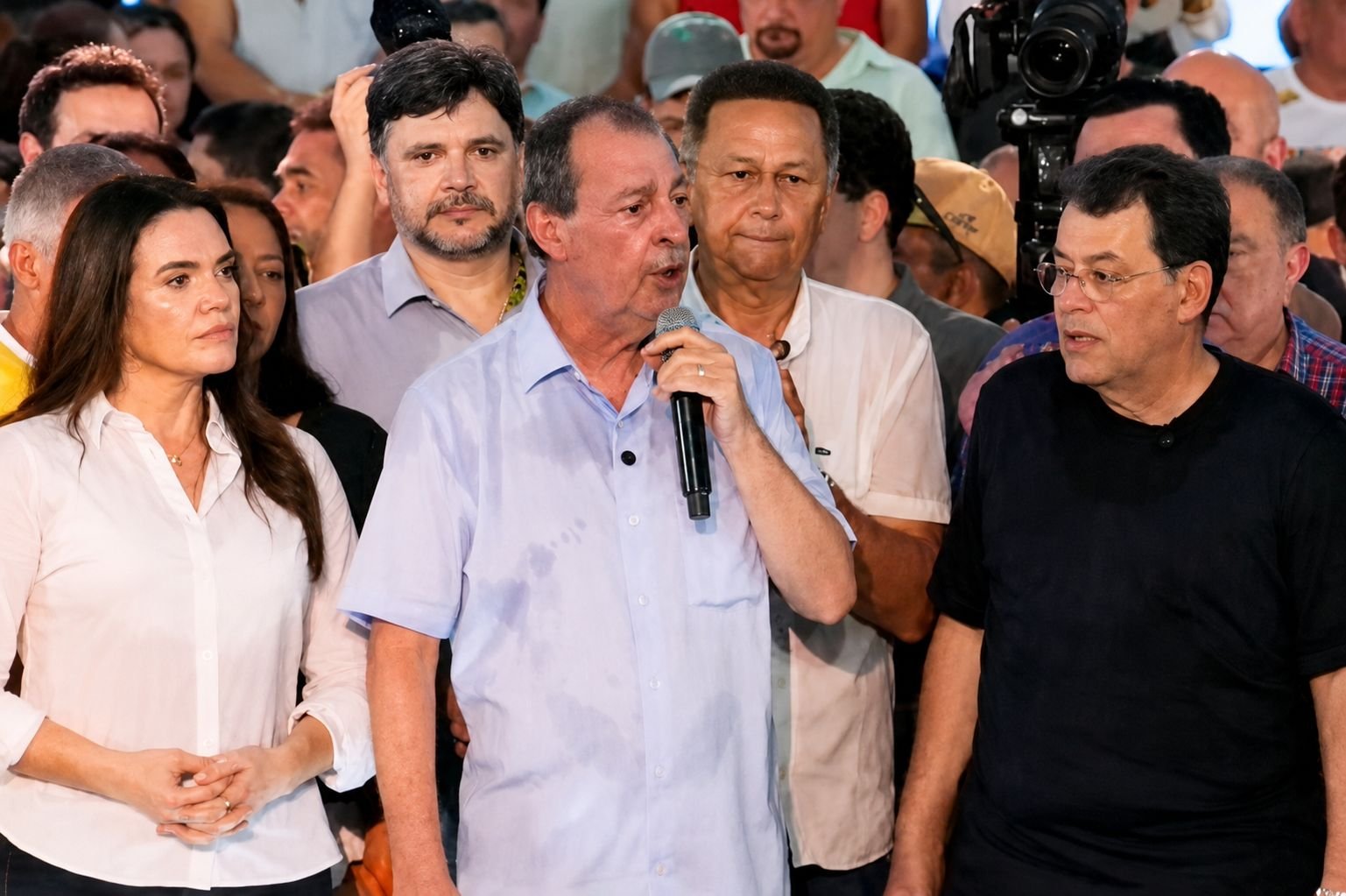 “Omar Aziz oficializa candidatura ao governo do AM com apoio de 49 prefeitos e promete revolução na saúde e educação”