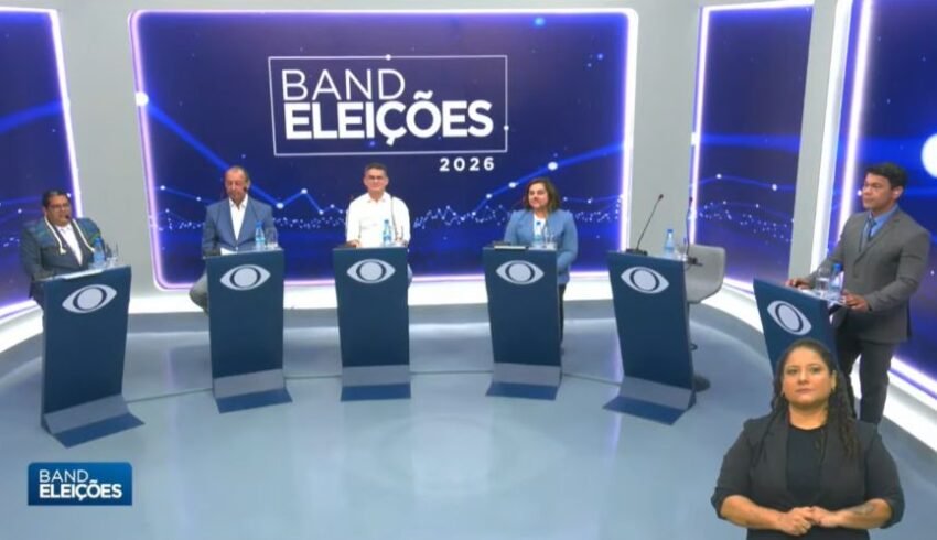 Primeiro debate do governo do AM tem ataques, ausência de governador e promessas para 2026