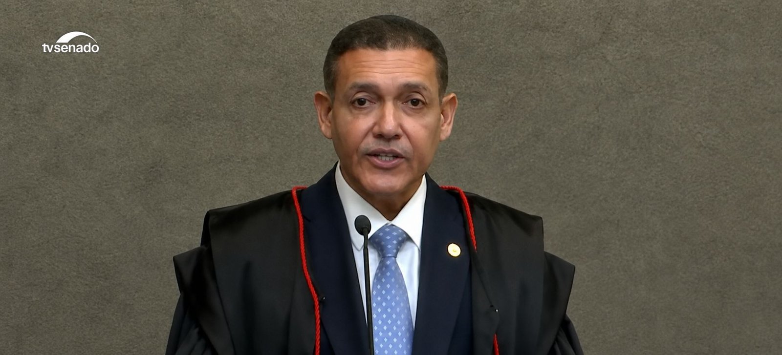 TSE determina suspensão de canal “Exército do Lula” no WhatsApp após pedido de Flávio Bolsonaro