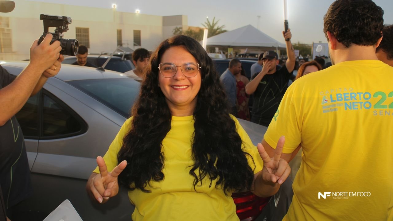 Andréa Abrantes inicia campanha em Manaus com grande adesivaço