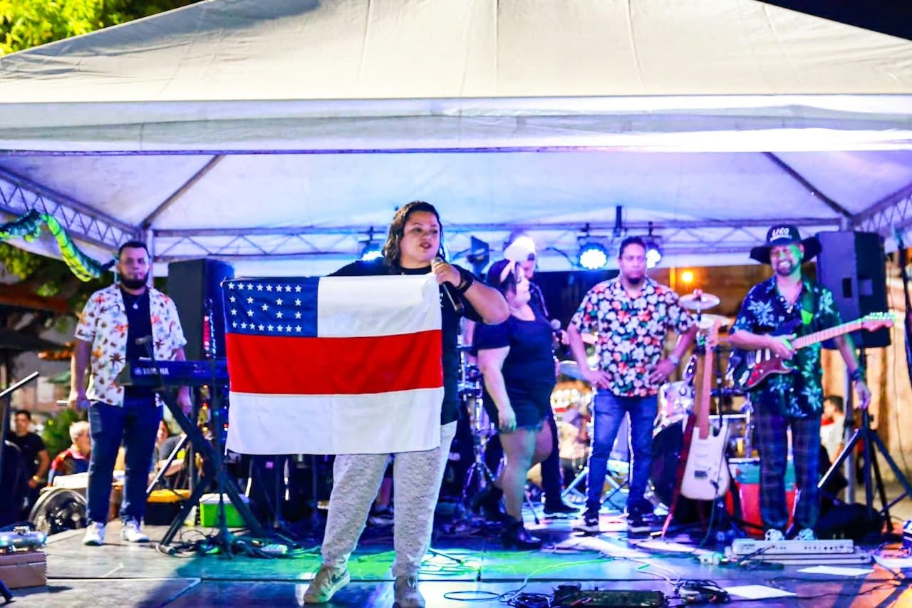 Loren reúne manifestantes no Centro de Manaus Setor cultural lança Loren Lunière como candidata a deputada estadual pelo PSD no Amazonas