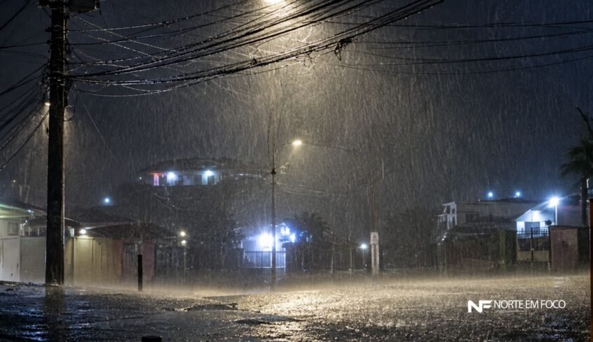 Chuva muda cenário após dias de calor e fumaça em Manaus