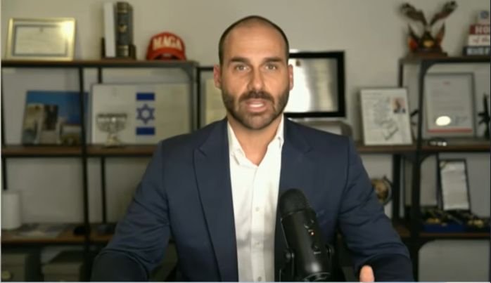EDUARDO BOLSONARO É DEMITIDO DA POLÍCIA FEDERAL Ministério da Justiça demite Eduardo Bolsonaro por abandono de cargo