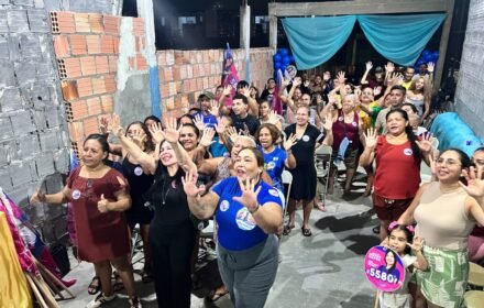 Débora Mafra defende maior participação das mulheres na política durante reunião no Coroado 1, em Manaus