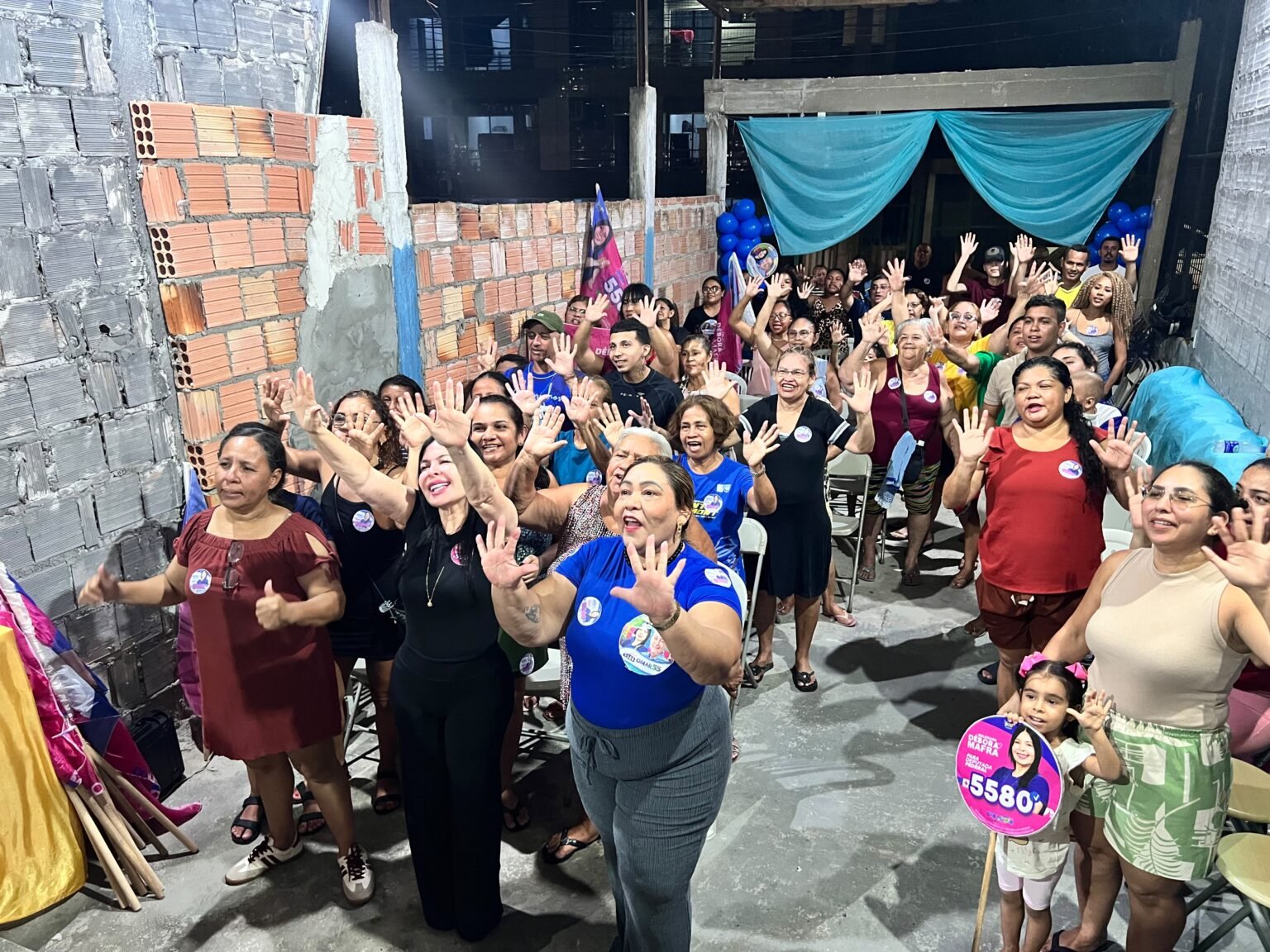 Débora Mafra apresenta propostas para mulheres e defende mais espaço feminino na política em Manaus Débora Mafra defende maior participação das mulheres na política durante reunião no Coroado 1, em Manaus