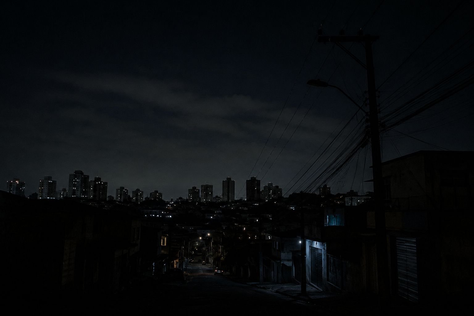 Falta de energia atinge nove bairros de Manaus e gera reclamações nas redes sociais
