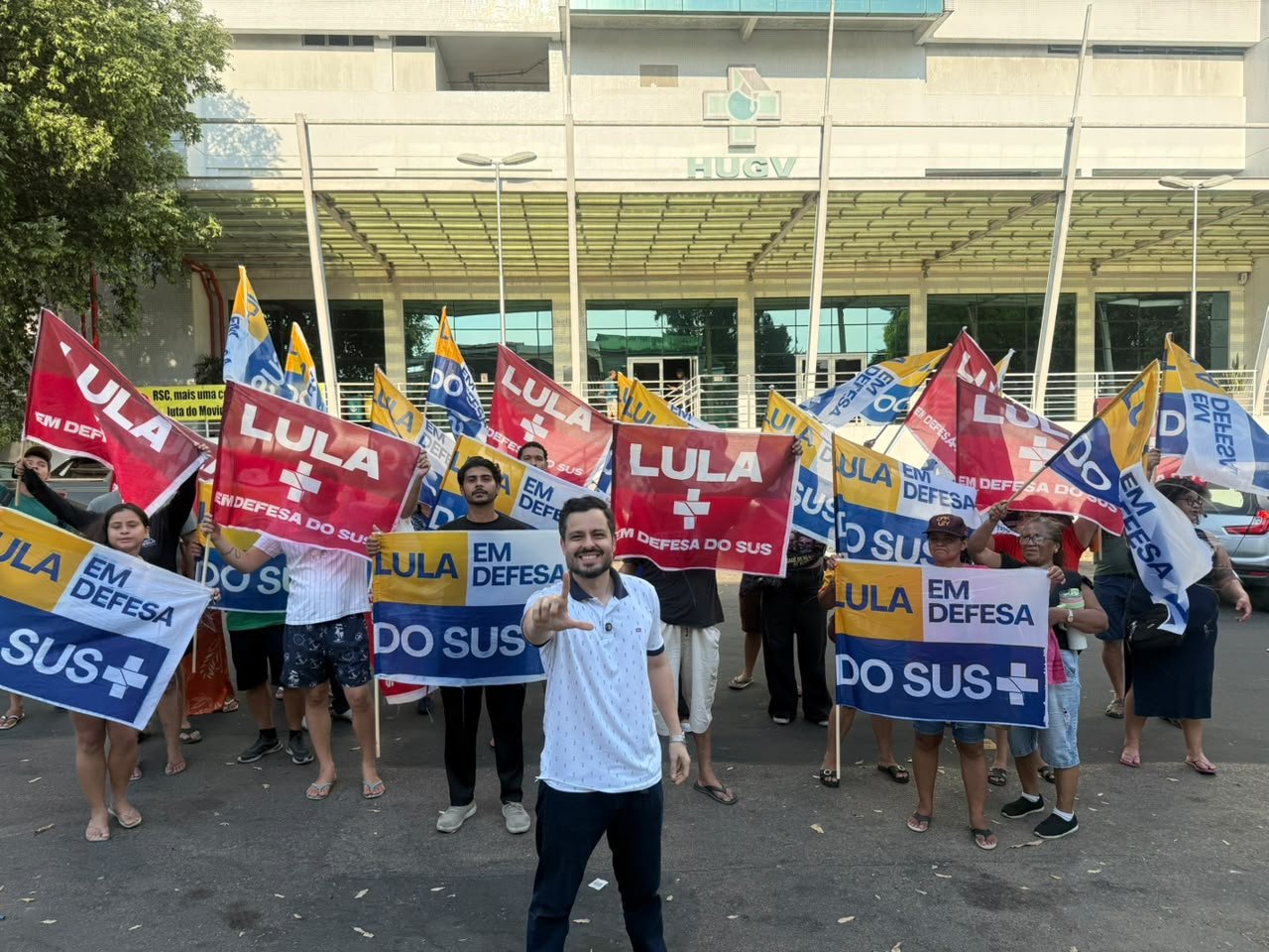 No aniversário do SUS, Delegado Tayah promove ato político em frente ao HUGV, em Manaus