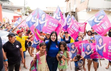 Delegada Débora Mafra realiza caminhada na comunidade Santa Cruz e recebe forte apoio da população