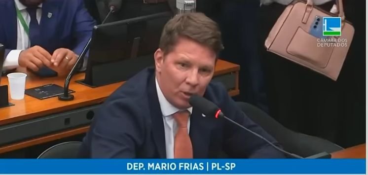 Foto: Reprodução / YouTube / Câmara dos Deputados
Dino aponta indícios de liderança de Mário Frias em desvio de emendas