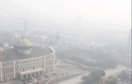 Fumaça de queimadas prolonga suspensão de aulas em Manaus; UEA também interrompe atividades presenciais
