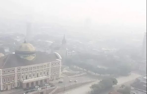 Fumaça de queimadas prolonga suspensão de aulas em Manaus; UEA também interrompe atividades presenciais