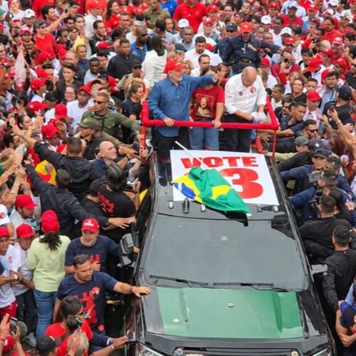 Lula é reeleito presidente do Brasil em virada histórica