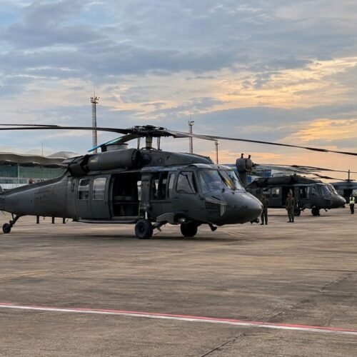 Primeiras aeronaves enviadas pelo governo Lula para combater queimadas no Amazonas chegam a Manaus