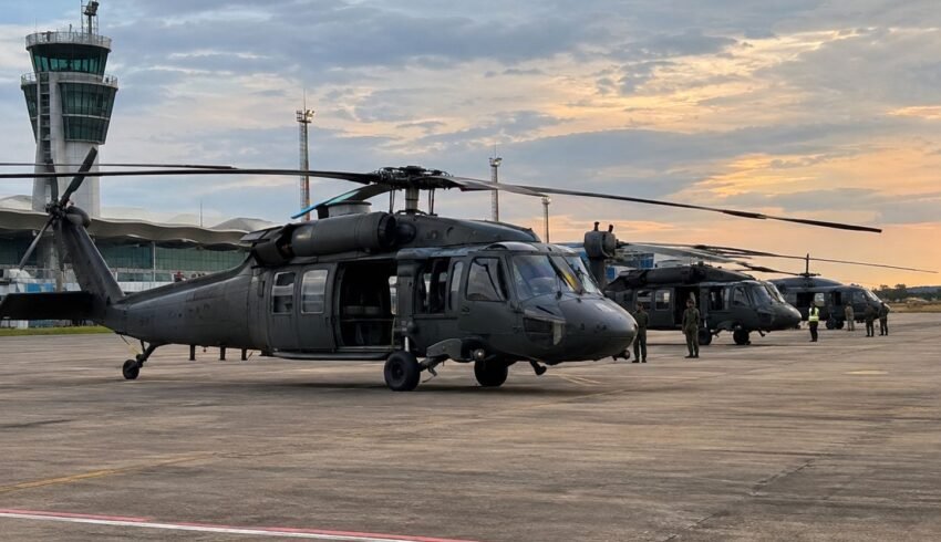 Primeiras aeronaves enviadas pelo governo Lula para combater queimadas no Amazonas chegam a Manaus