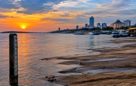 Rio Negro recua e fica abaixo dos 18 metros em Manaus durante vazante