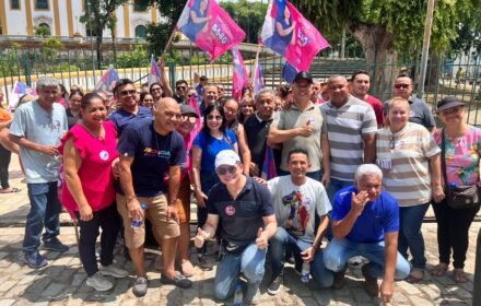 Delegada Débora Mafra encerra campanha com caminhada no Centro de Manaus e recebe apoio de comerciantes e populares