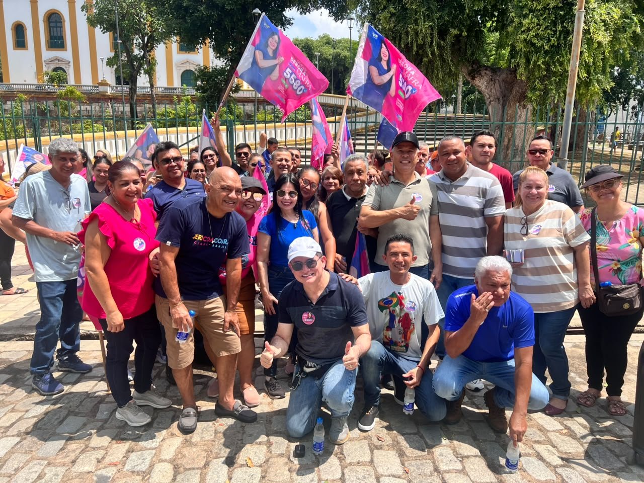 Delegada Débora Mafra encerra campanha com caminhada no Centro de Manaus e recebe apoio de comerciantes e populares