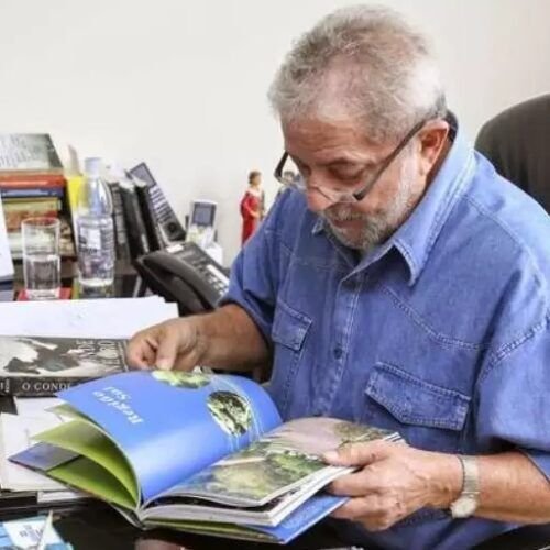 Quem lê, éle