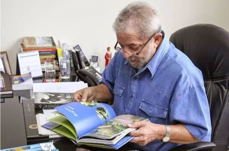Foto: Ricardo Stuckert/ Instituto Lula Quem lê, éle