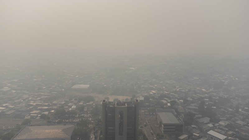 Fumaça volta a cobrir Manaus e cidade registra a pior qualidade do ar do Brasil pelo 5º dia seguido